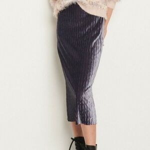 Anthropologie | Maeve | Tilda Pleated Midi Skirt | Purple
Velvet | Size Medium